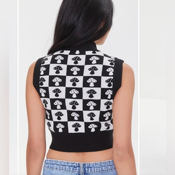 Forever21 checkerboard mushroom sweater vest medium - Picture 4 of 9